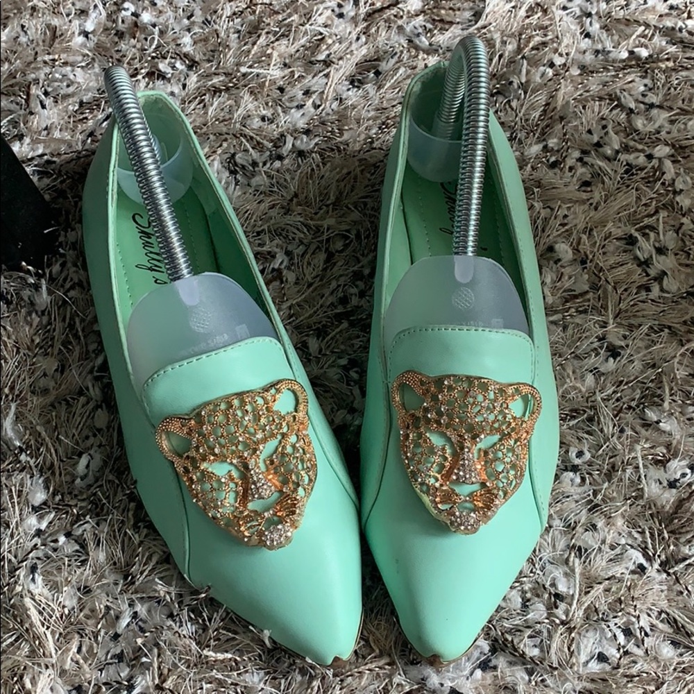 HP Shully’s sea green‎ rhinestone tiger flats